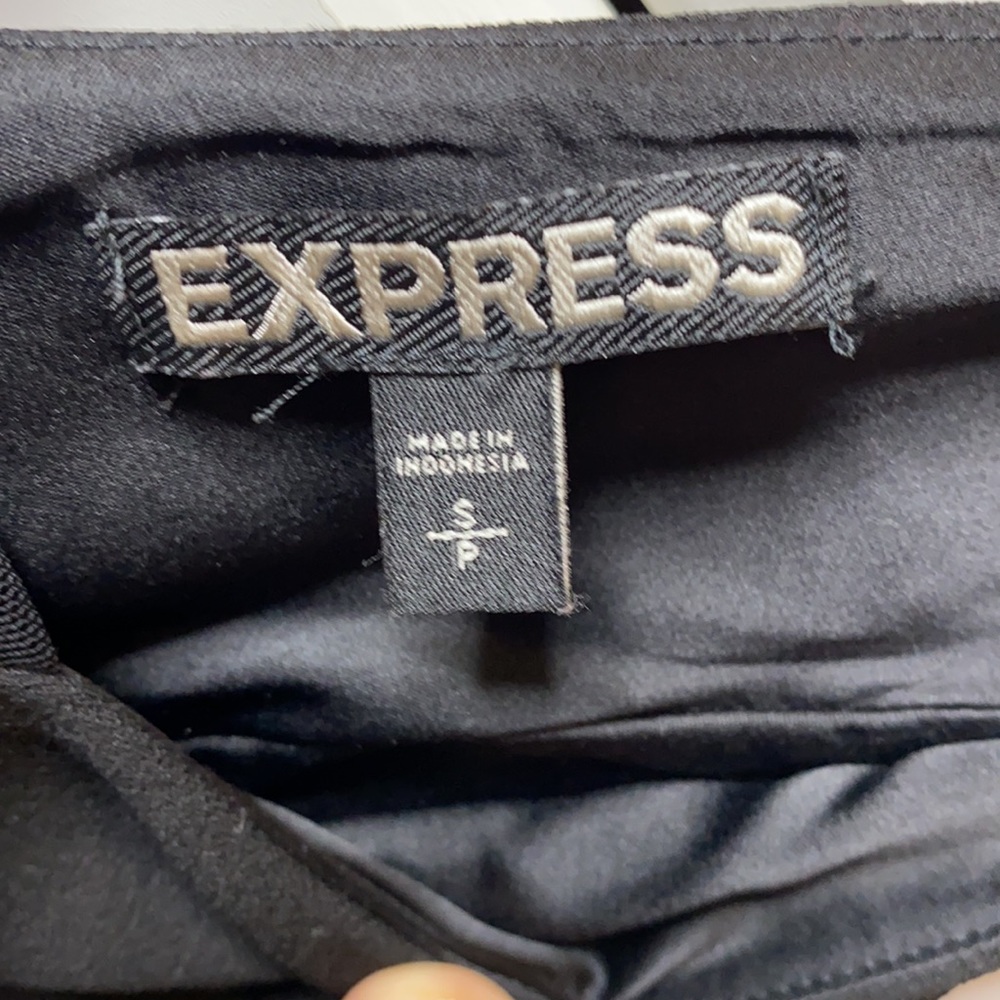 Express - Picture 4 of 4